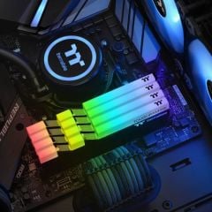 Thermaltake TOUGHRAM RGB Beyaz DDR4-3200Mhz CL16 16GB (2X8GB) Dual Bellek Kiti